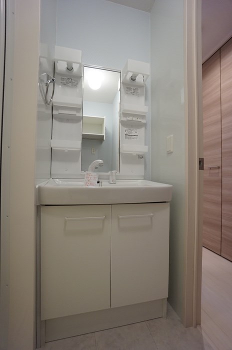 洗面設備　収納棚付きで身支度も楽々な独立洗面化粧台あります◎