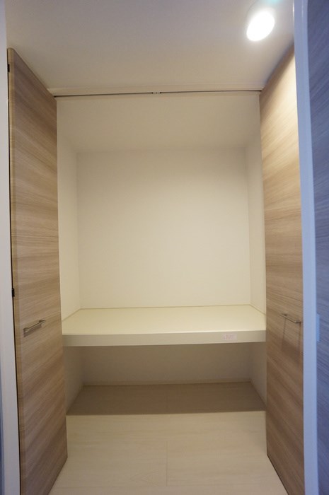 その他設備　廊下にある収納スペースです！奥行きもあり日用品の収納に抜群！