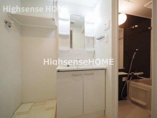 洗面設備　明るい洗面所です