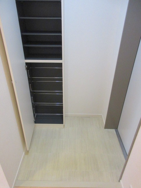 玄関　★シューズＢＯＸ／同物件別号室写真★