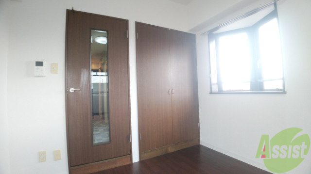 収納　リビングにございます収納になります。程よく便利なサイズ