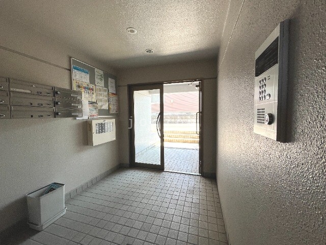 ロビー　オートロック