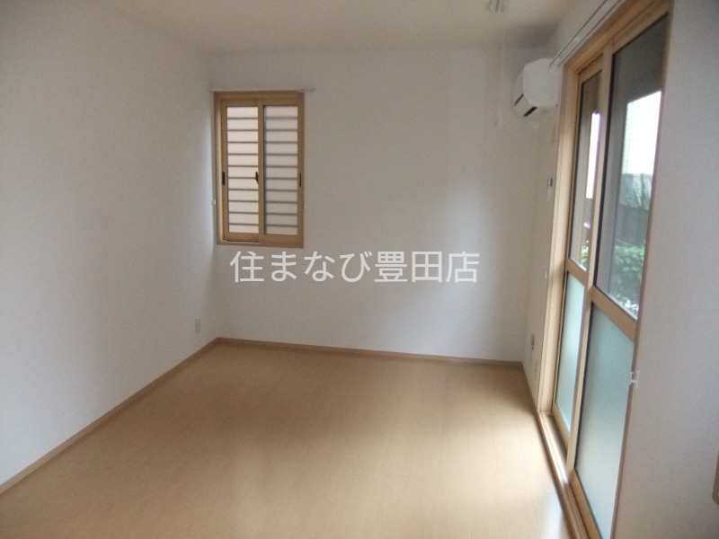 居室・リビング　同型別部屋写真