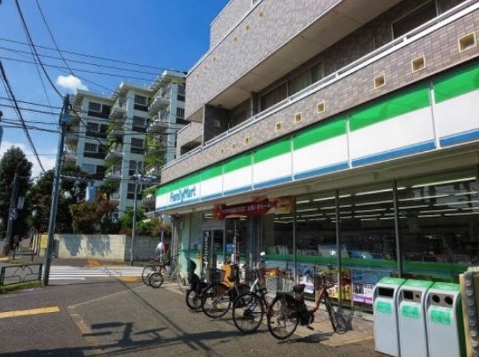 コンビニ　ファミリーマート（コンビニ）まで188m