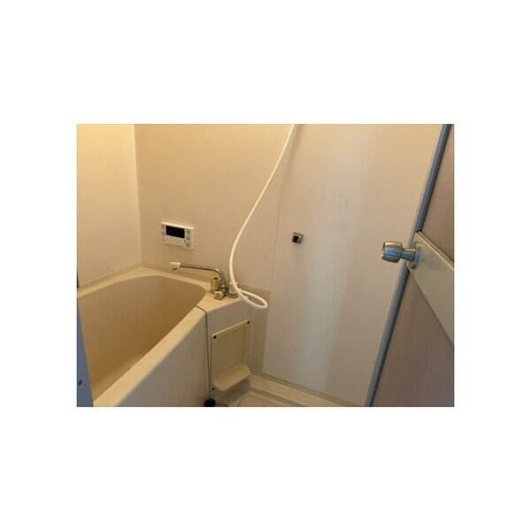 バス・シャワールーム　シンプルで機能的なユニットバス！エアコン付き！