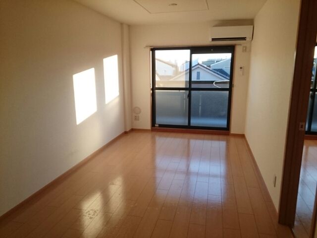 居室・リビング　リビングです　以下別号室参考写真です