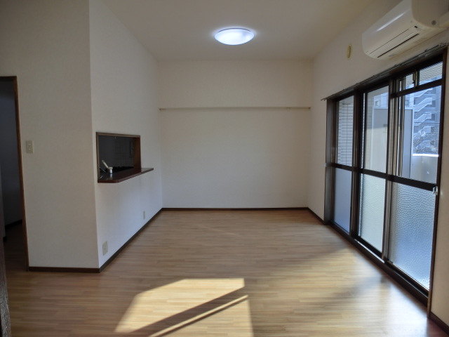 居室・リビング　※同タイプ室内の写真です。改装内容は異なります。