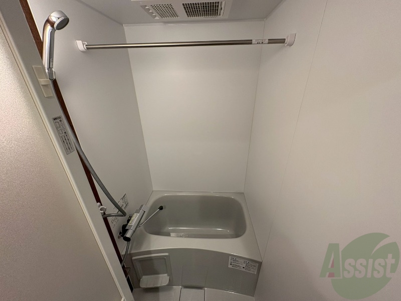 バス・シャワールーム　浴槽が広いので日々の疲れも癒されますね。