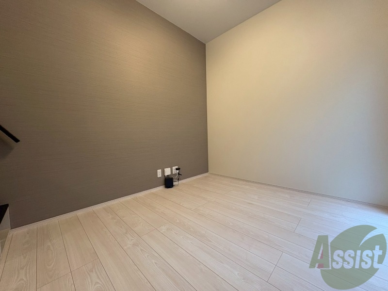 居室・リビング　６帖の洋室です。家具を置いても広く使えます。