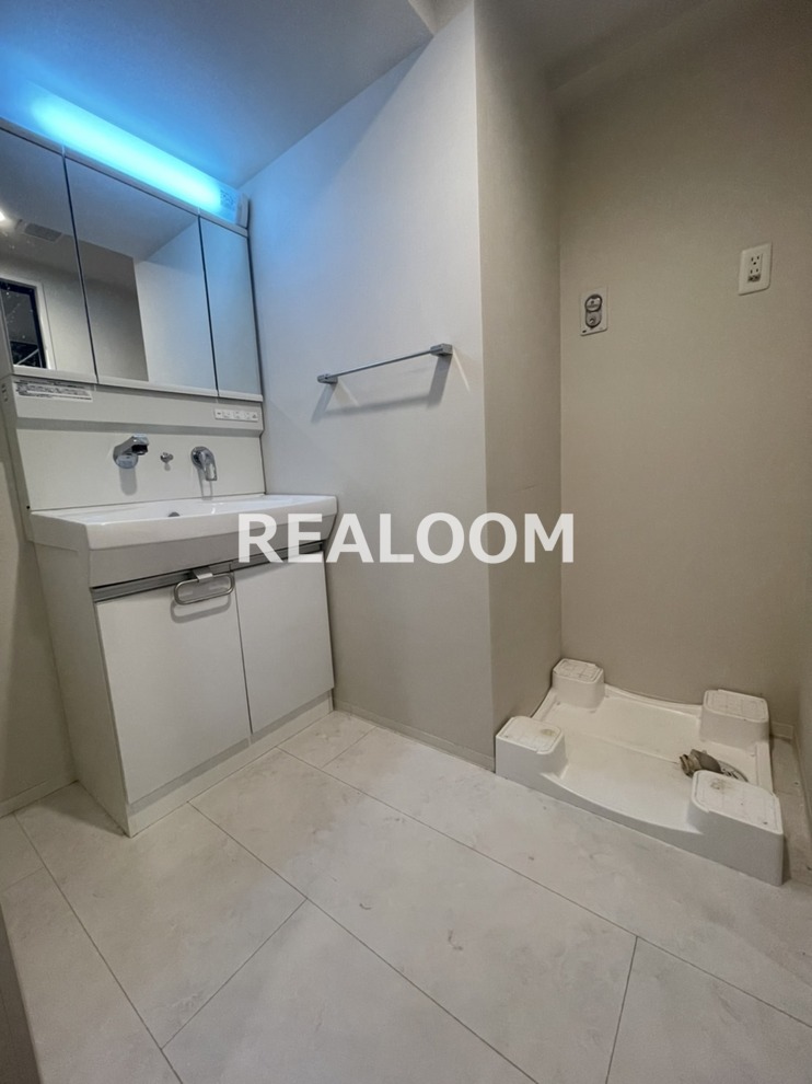 洗面設備　写真と現況が異なる場合は現況優先となります。