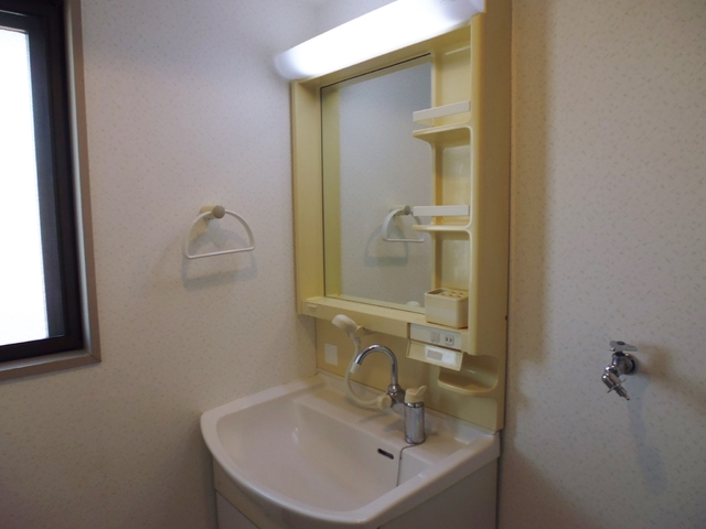 洗面設備　独立洗面台も設置済みです。