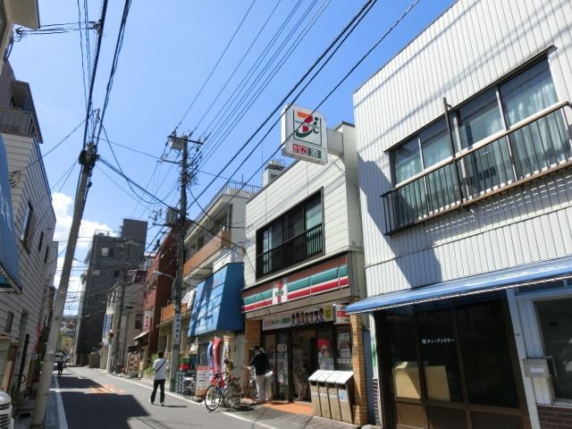 コンビニ　セブンイレブン（コンビニ）まで211m