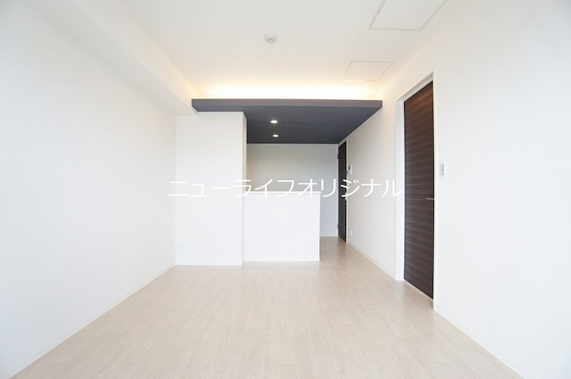 居室・リビング　間接照明つき11.9帖のリビング