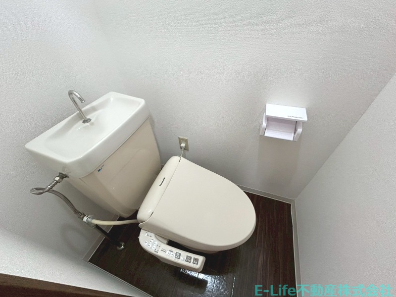 トイレ　別部屋写真　反転