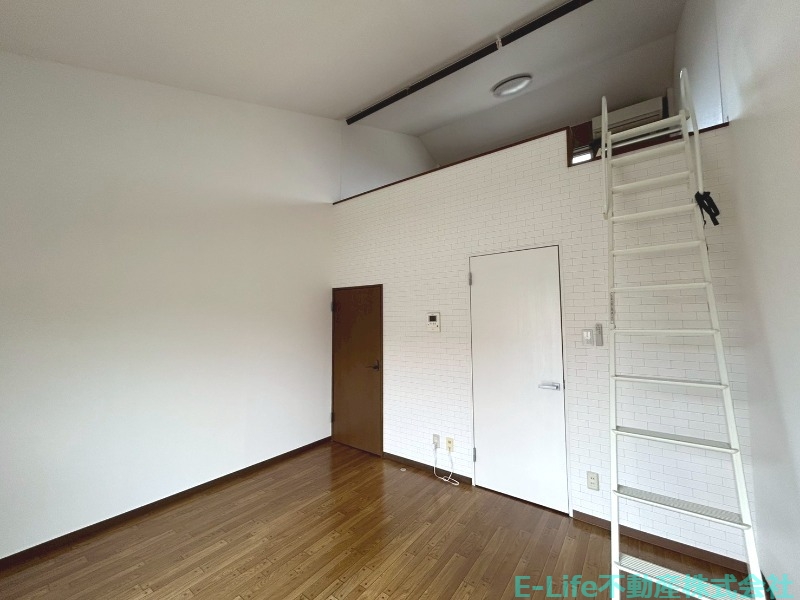 居室・リビング　別部屋写真　反転