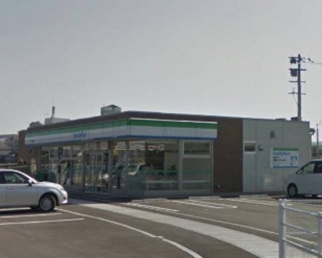 コンビニ　ファミリーマート香南町由佐店（コンビニ）まで112m