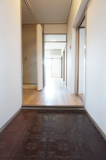 玄関　玄関もひろびろ
