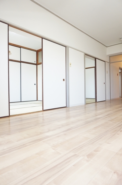 居室・リビング　広々リビングダイニングは家具の配置も楽しめます