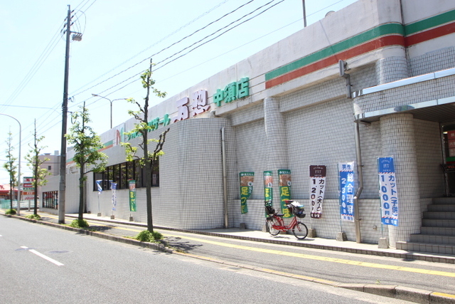 スーパー　万惣中須店（スーパー）まで726m