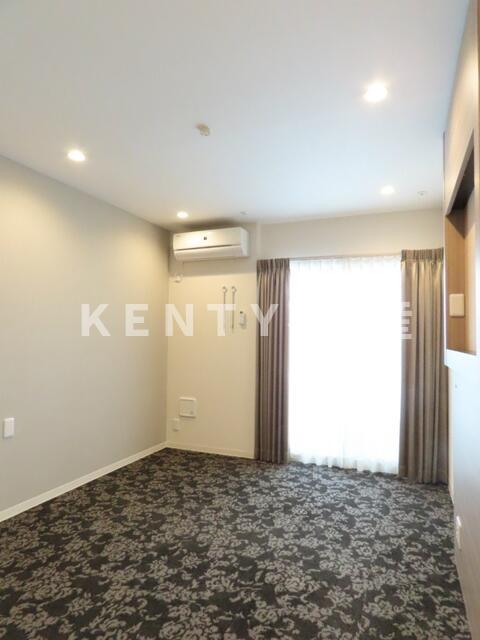 その他部屋・スペース　開放的な寝室です