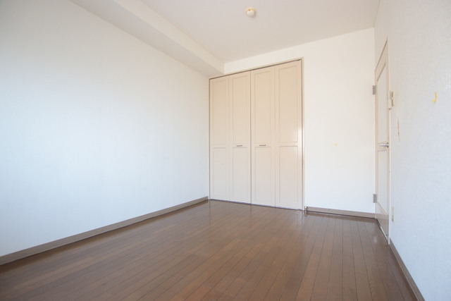 その他部屋・スペース　北側洋室（クリーニング前）