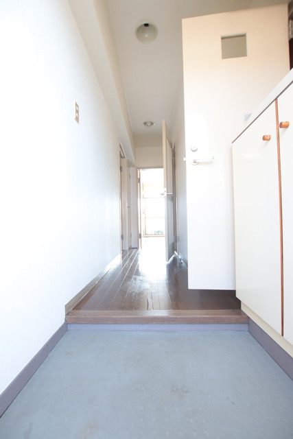 玄関　玄関（クリーニング前）