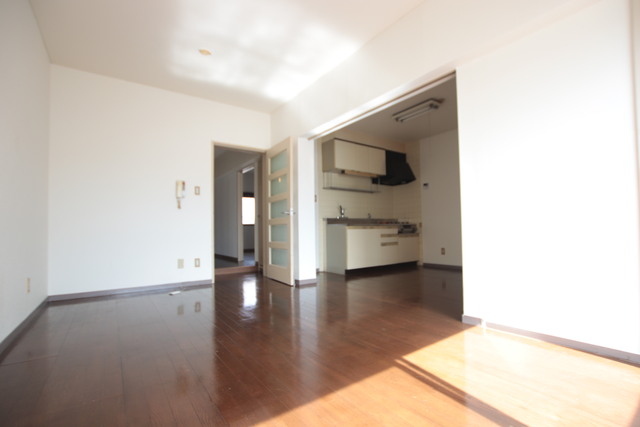 居室・リビング　リビング（クリーニング前）