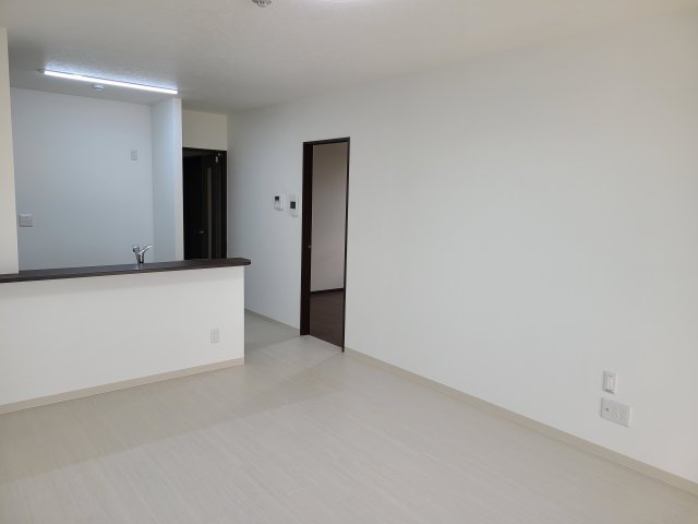 居室・リビング　こちらの居間で趣味の時間をお楽しみください