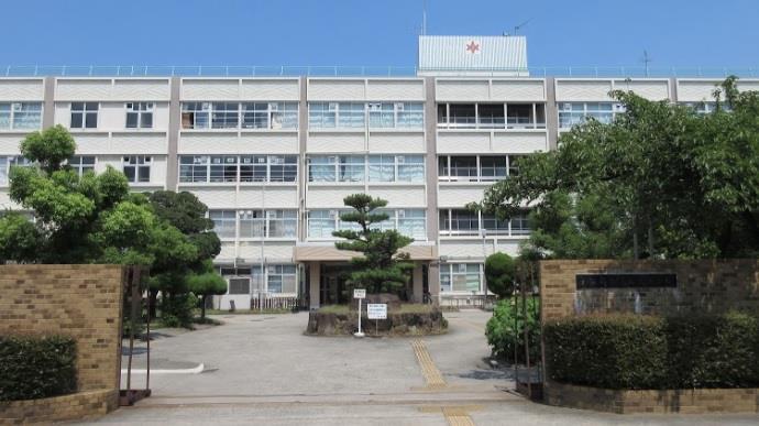 小学校　高石市立高陽小学校（小学校）まで490m