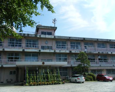 中学校　小田原市立白山中学校（中学校）まで507m