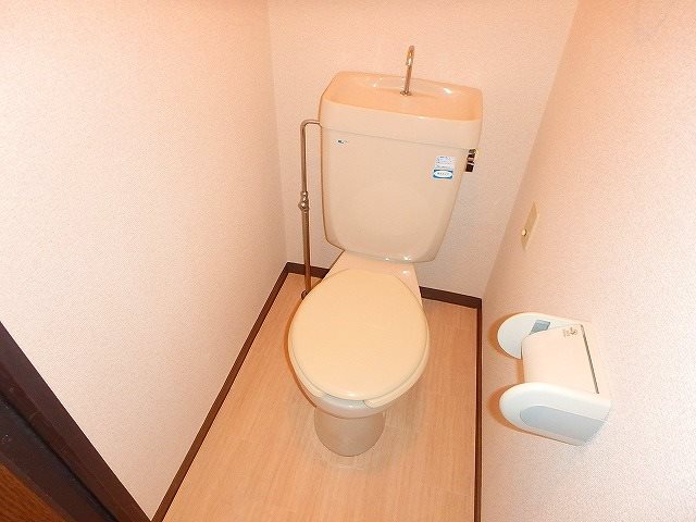 トイレ　別号室写真の為、現況を優先いたします。