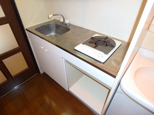 キッチン　別号室写真の為、現況を優先いたします。