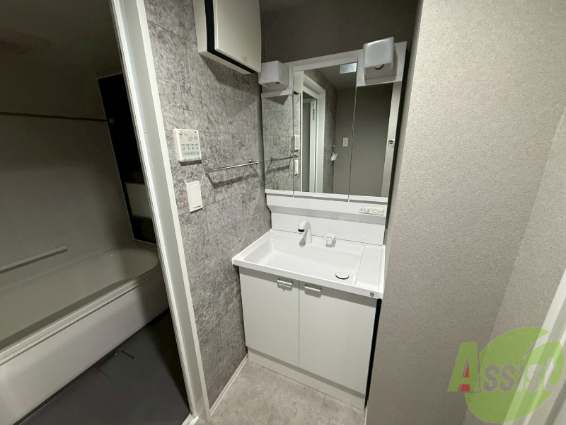 洗面設備　洗面台は独立洗面台です。毎日の身支度が楽しくなりそうですね。