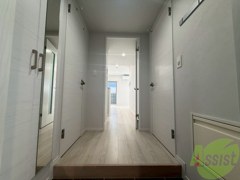 玄関　玄関から撮影しました。お部屋の明るさが伝わりますか。