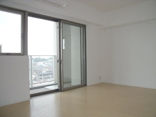 居室・リビング　明るいリビング