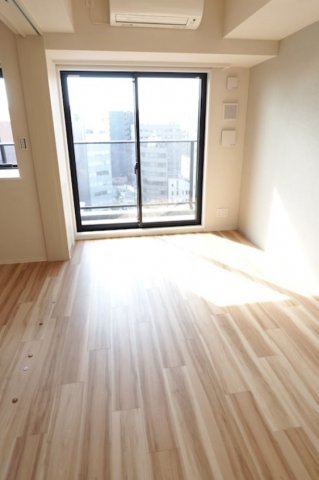 居室・リビング　☆明るい居間☆