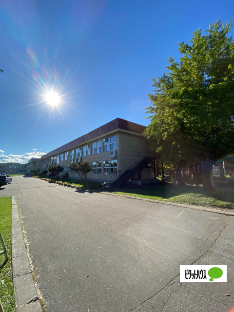 小学校　東神楽町立東聖小学校（小学校）まで457m