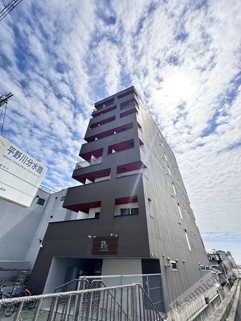 建物外観　駅まで１分の好立地