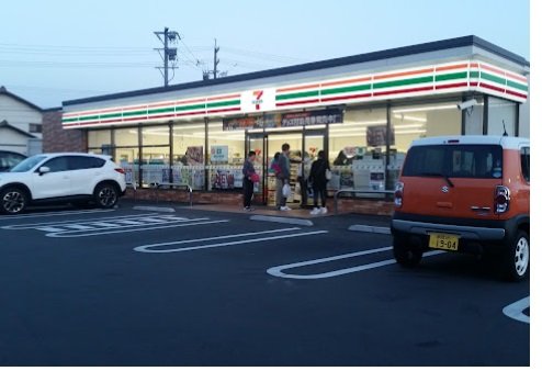 コンビニ　セブン－イレブン　焼津三ヶ名南店（コンビニ）まで500m