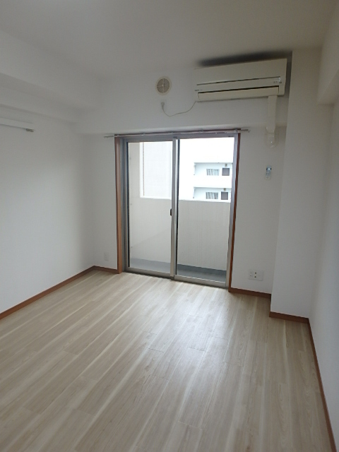 居室・リビング　清潔感のあるお部屋です。