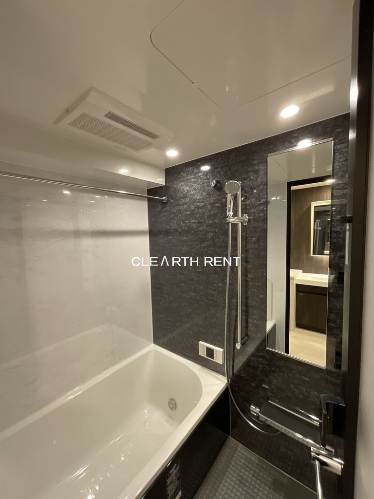 バス・シャワールーム　清潔感のあるバスルーム/浴室乾燥機付き