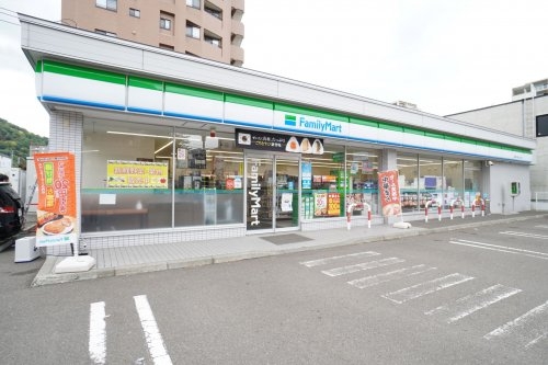 コンビニ　ファミリーマート札幌南5条西20丁目店（コンビニ）まで331m
