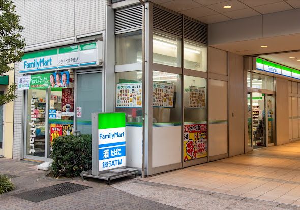 コンビニ　ファミリーマートワタナベ南千住店（コンビニ）まで136m