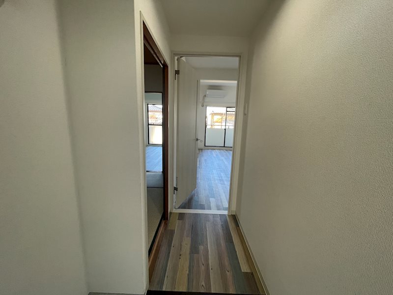 玄関　※同タイプ別号室の写真です★（実際のお部屋とは異なります）