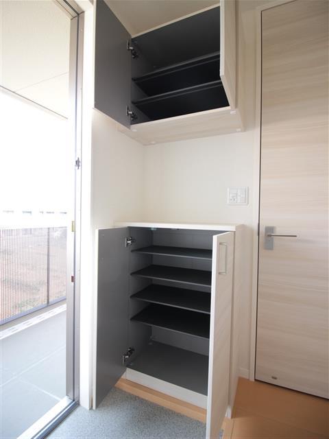 玄関　シューズボックス完備