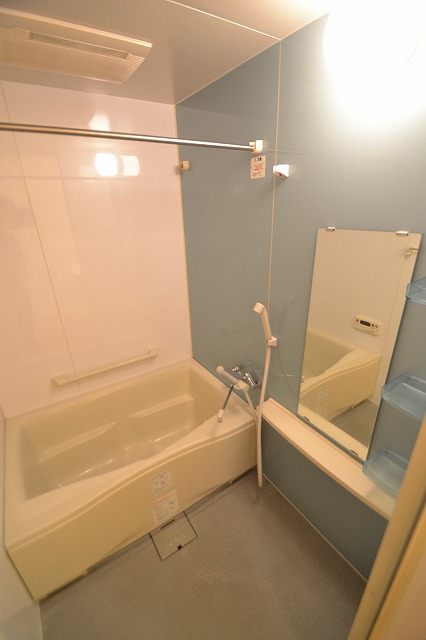 バス・シャワールーム　☆ゆったりサイズのバスルームです☆