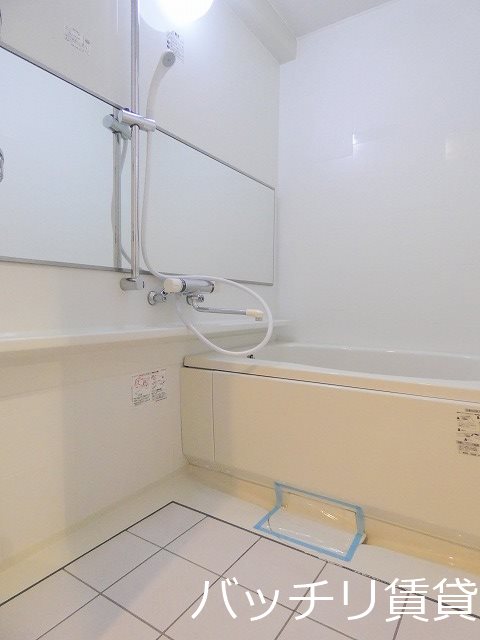 バス・シャワールーム　同型タイプの為、現状を優先いたします