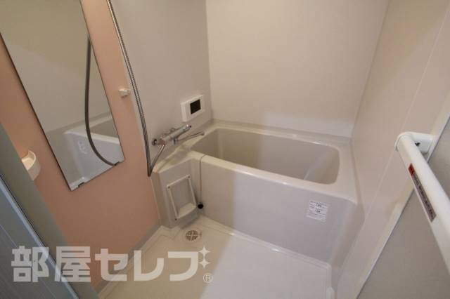 バス・シャワールーム　※１０５号室の建築中の写真です。