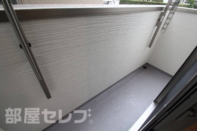バルコニー　※１０５号室の建築中の写真です。