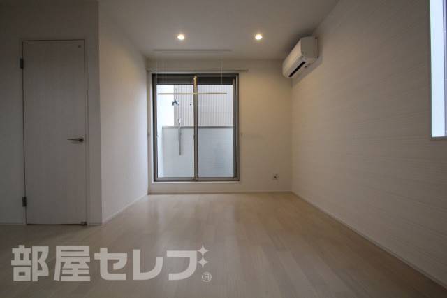 居室・リビング　※１０５号室の建築中の写真です。